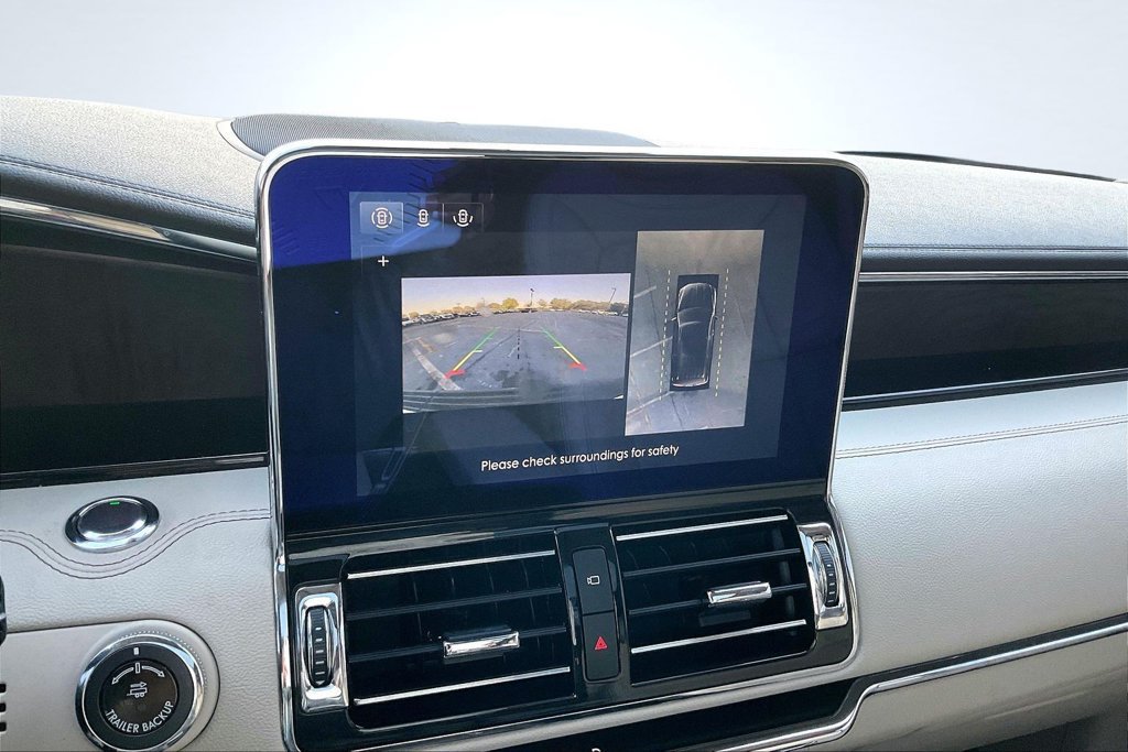 Used 2020 Lincoln Navigator Reserve AWD/4WD image 16