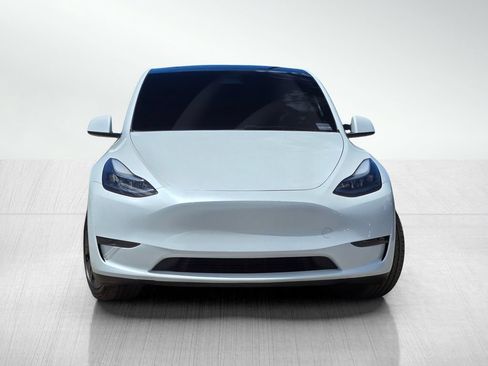 Used 2024 Tesla Model Y 2WD image 3