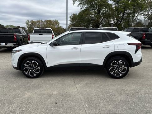 Used 2025 Chevrolet Trax RS w/ Driver Confidence Package image 8