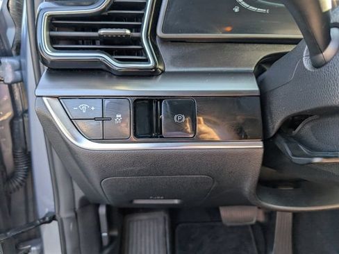 Used 2024 Kia Sportage EX FWD image 21