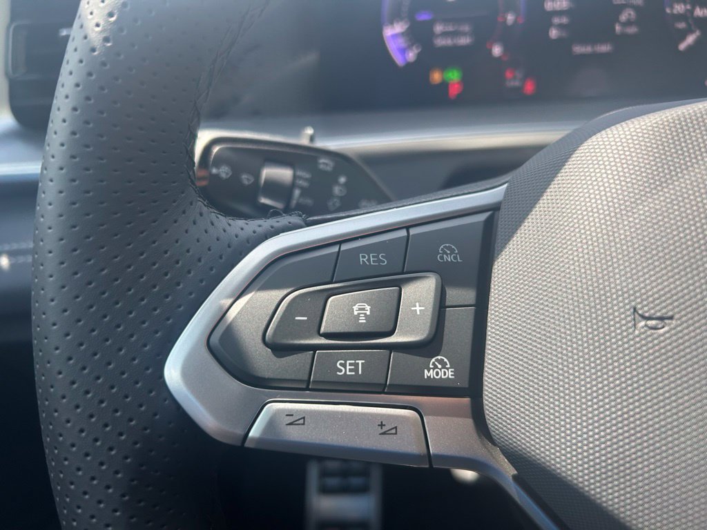 New 2026 Volkswagen Tiguan SE R-Line FWD image 21