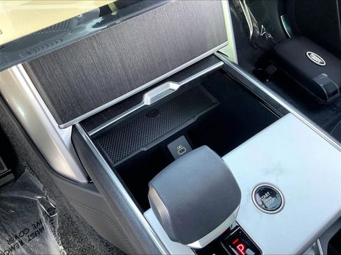 New 2025 Land Rover Range Rover SE image 23