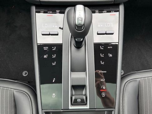 New 2026 Porsche Macan AWD/4WD image 25