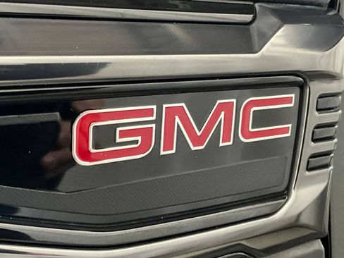 Used 2025 GMC Yukon AT4 w/ AT4 Premium Package AWD/4WD image 32