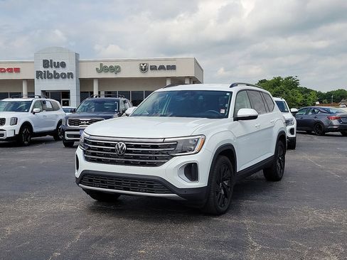 Used 2025 Volkswagen Atlas SE AWD/4WD image 2
