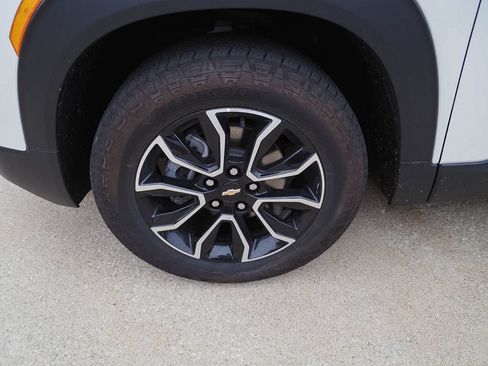 Used 2023 Chevrolet TrailBlazer ACTIV w/ Sun and Liftgate Package AWD/4WD image 35
