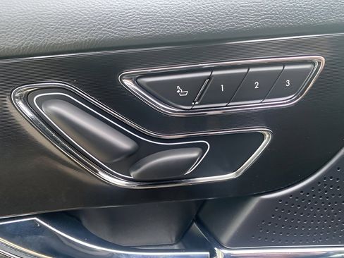 Used 2024 Lincoln Corsair AWD w/ Towing Package image 9