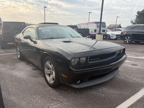 Used 2012 Dodge Challenger SXT Plus image 3