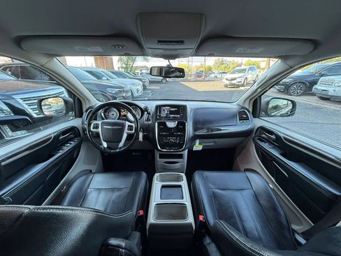 Used 2016 Chrysler Town & Country Touring FWD image 47