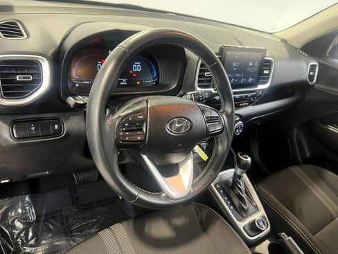 Used 2023 Hyundai Venue SEL image 22