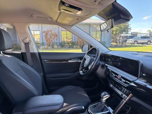 Used 2025 Kia Seltos S image 9