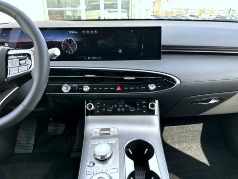 Used 2026 Genesis GV70 2.5T Advanced image 13