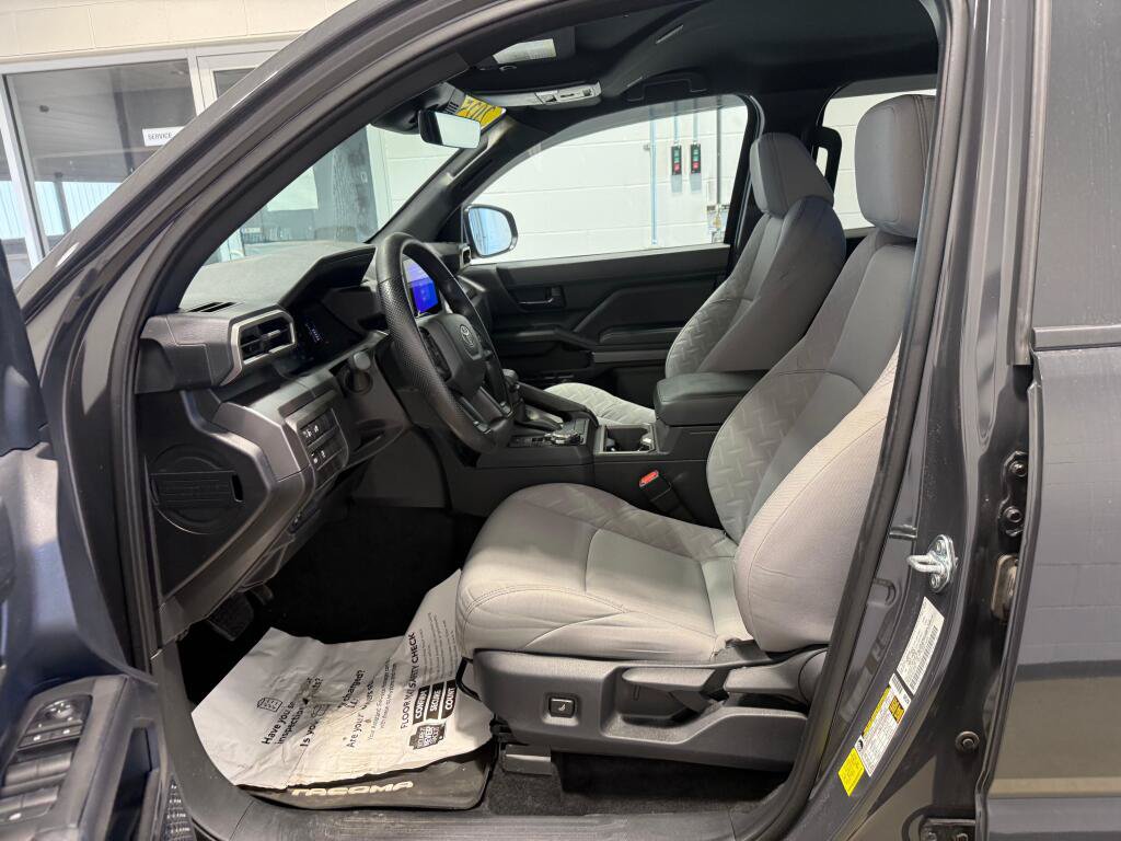 Certified 2025 Toyota Tacoma SR5 AWD/4WD image 21