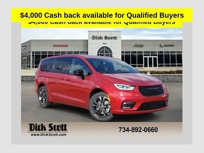 New 2026 Chrysler Pacifica Select