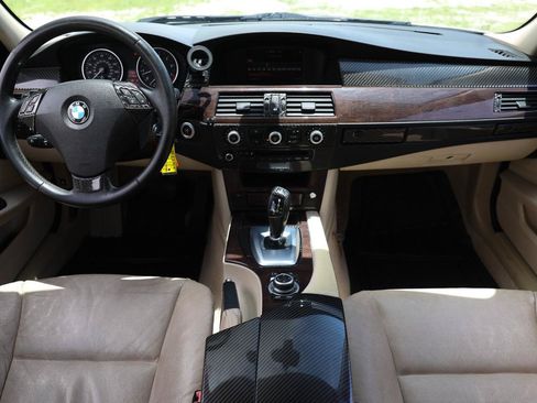 Used 2010 BMW 528i Sedan RWD image 2