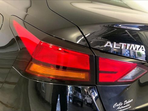 Used 2025 Nissan Altima 2.5 SV FWD image 27