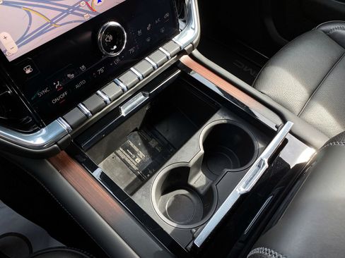 Used 2025 GMC Yukon Denali image 18