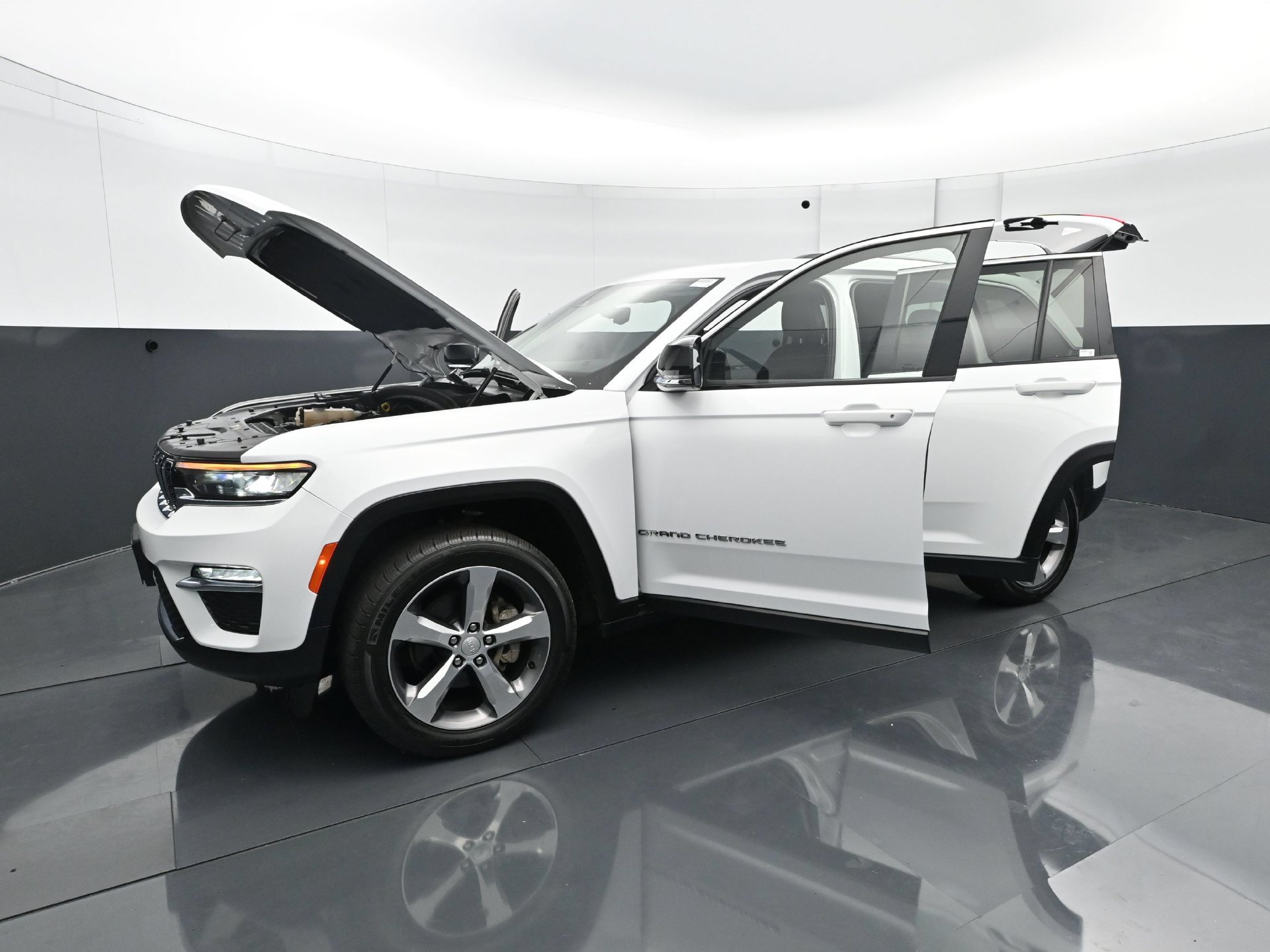 Used 2022 Jeep Grand Cherokee Limited AWD/4WD image 31