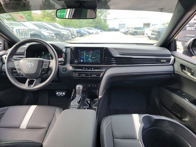 Used 2025 Toyota Camry SE FWD image 8
