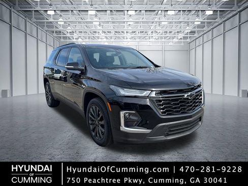 Used 2023 Chevrolet Traverse RS w/ LPO, Floor Liner Package image 1