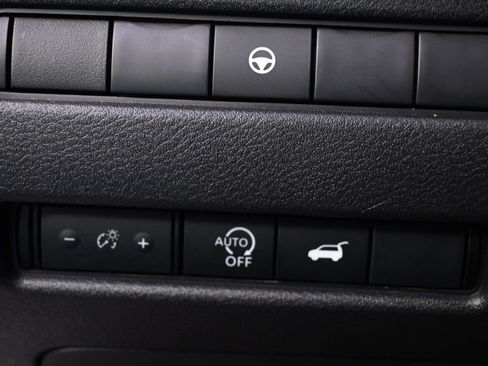Used 2025 Nissan Rogue SV AWD/4WD image 25