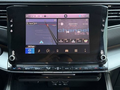 Used 2024 Jeep Wagoneer L Series II AWD/4WD image 31