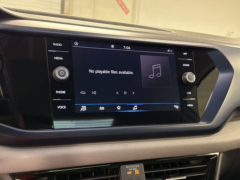 Used 2023 Volkswagen Taos SE w/ Panoramic Sunroof Package FWD image 17