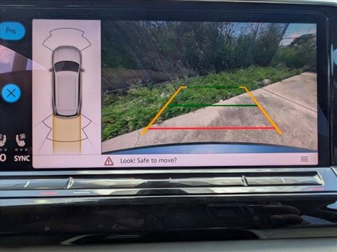 Used 2025 Volkswagen Atlas SE FWD image 14