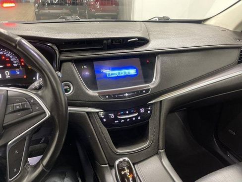 Used 2018 Cadillac XT5 Premium Luxury FWD image 22