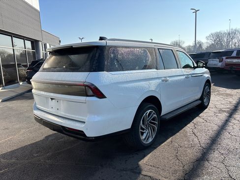 New 2026 Lincoln Navigator L Premier AWD/4WD image 7