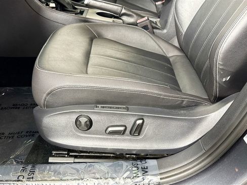 Used 2022 Volkswagen Passat 2.0T image 25