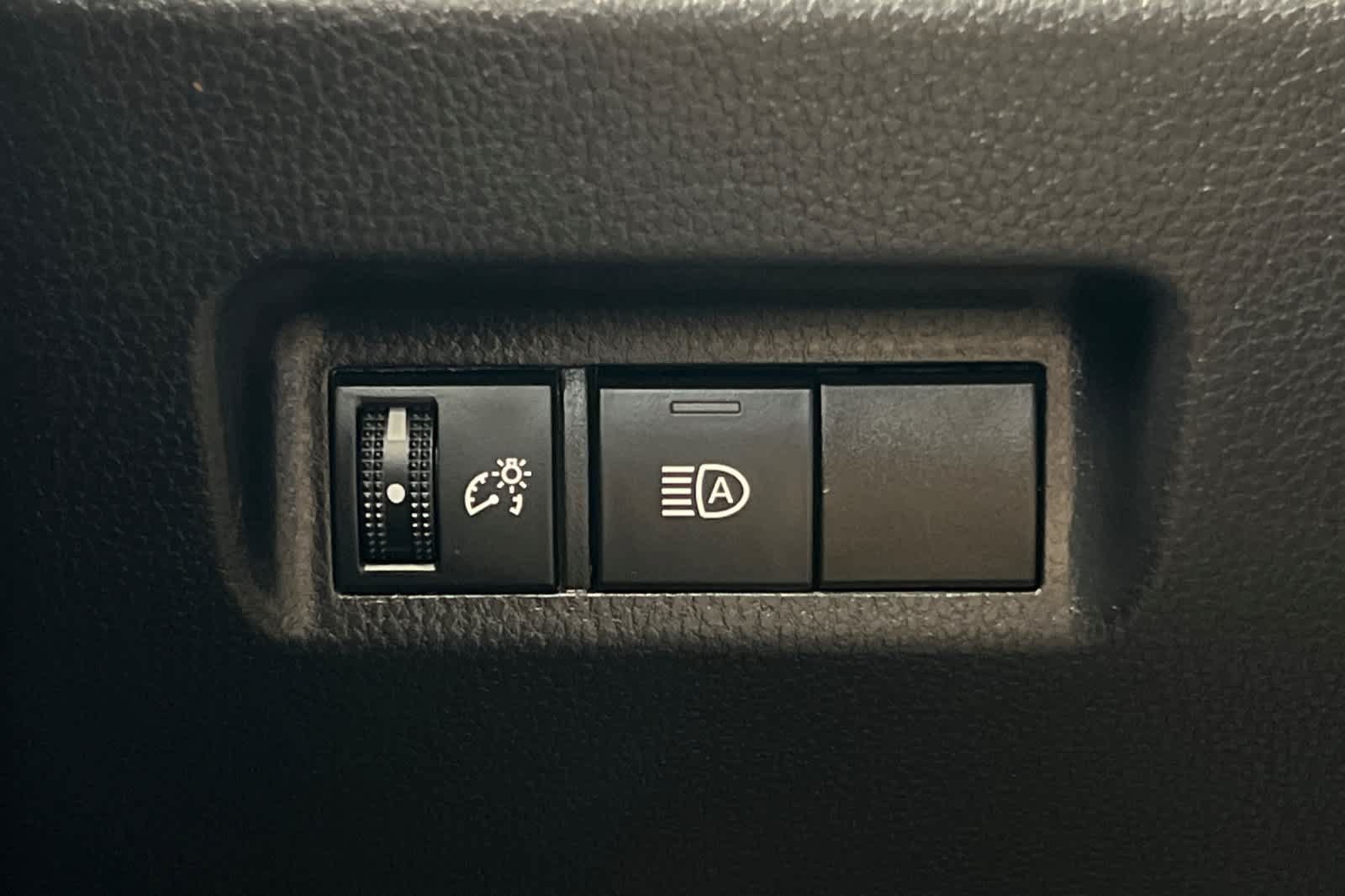 Certified 2023 Toyota RAV4 LE AWD/4WD image 29