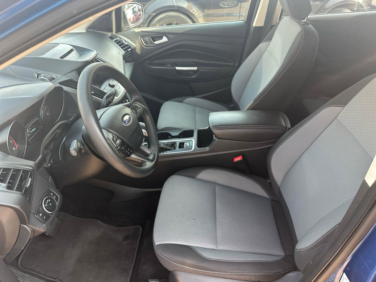Used 2018 Ford Escape SE w/ SE Sync 3 Package FWD image 9