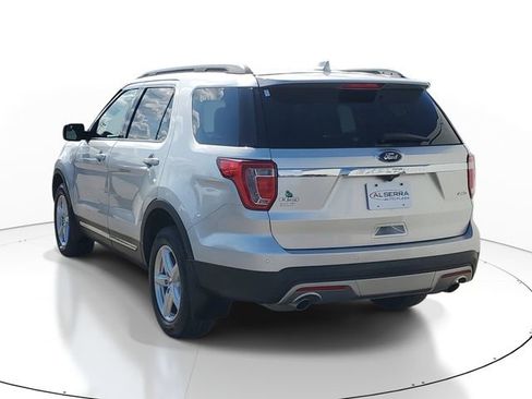 Used 2017 Ford Explorer XLT AWD/4WD image 3