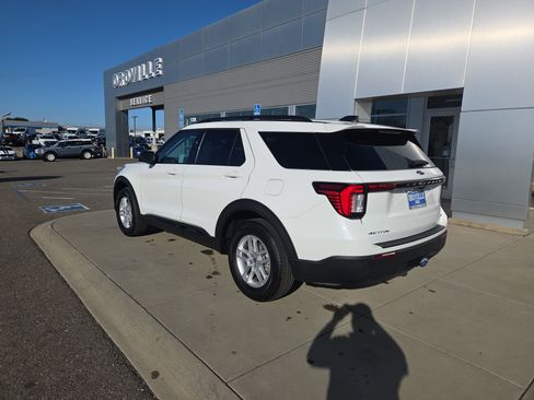 New 2026 Ford Explorer Active image 3