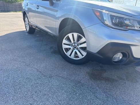 Used 2018 Subaru Outback 2.5i Premium image 3