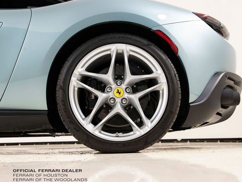 Used 2025 Ferrari Roma Spider RWD image 19