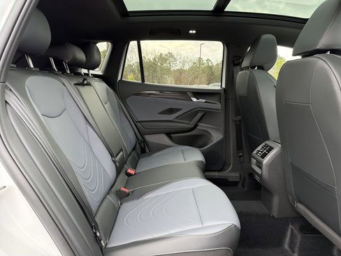 New 2026 Volkswagen Tiguan SE R-Line FWD image 17