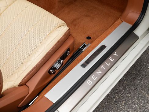 Used 2021 Bentley Continental GT AWD/4WD image 33