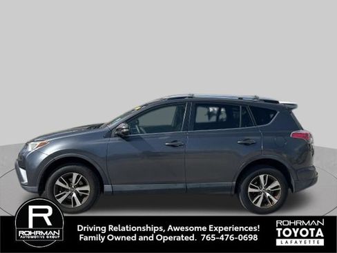 Used 2017 Toyota RAV4 XLE FWD image 2