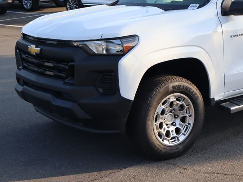 Used 2026 Chevrolet Colorado W/T w/ Advanced Trailering Package AWD/4WD image 5