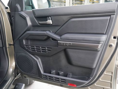 Used 2025 Toyota Tacoma TRD Sport AWD/4WD image 9
