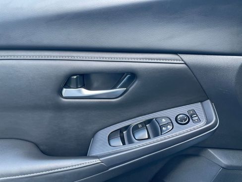 Used 2025 Nissan Sentra SV image 18