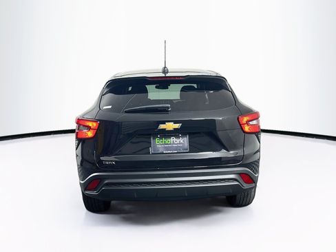 Used 2025 Chevrolet Trax LS FWD image 7
