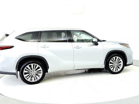 Used 2024 Toyota Highlander Platinum AWD/4WD image 6
