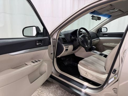 Used 2014 Subaru Outback 2.5i Premium AWD/4WD image 10