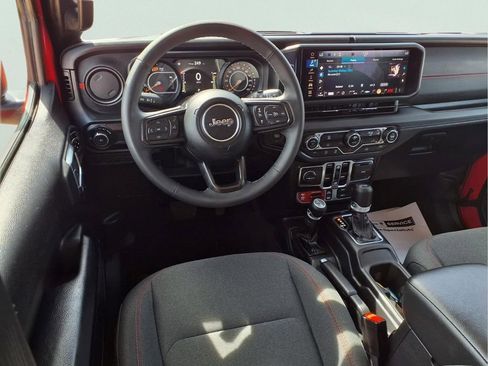 Used 2025 Jeep Wrangler Unlimited Rubicon AWD/4WD image 12