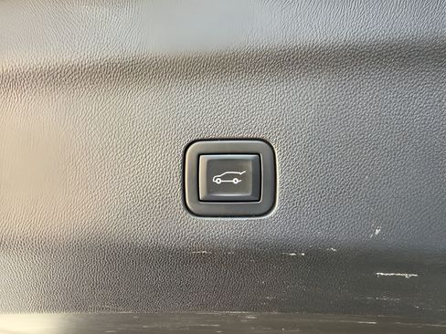 Used 2021 Chevrolet Tahoe Premier AWD/4WD image 31