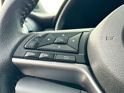 Used 2022 Nissan Kicks SR image 9