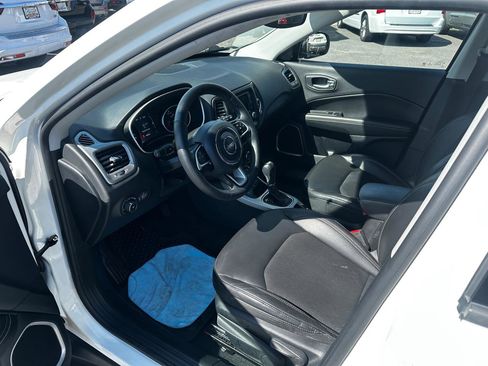 Used 2018 Jeep Compass Latitude w/ Cold Weather Group AWD/4WD image 8